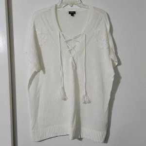 Torrid Size 1, Cream Knit Top w Crochet Like Flower